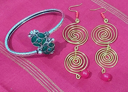 Oxidised silver matt green kundan fancy bracelet with handcrafted gold spiral beads earring