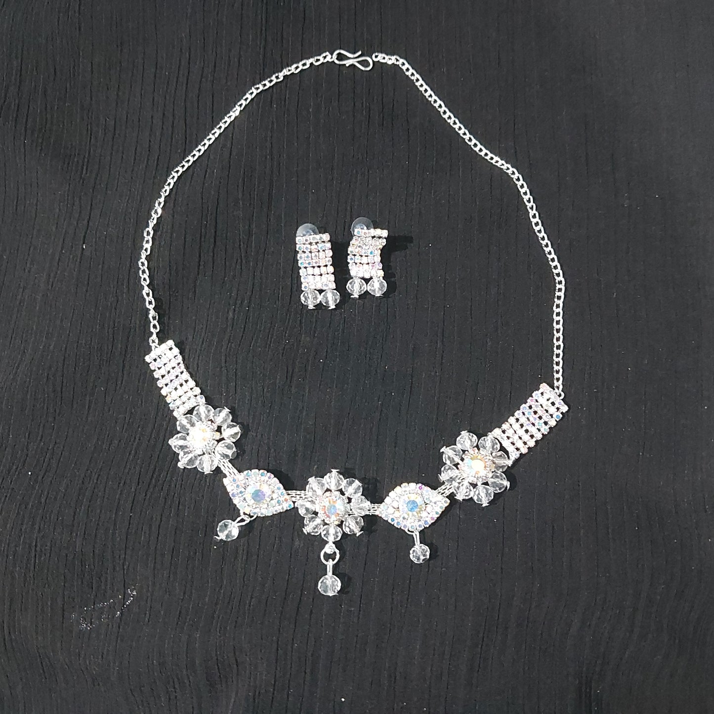 Silver AD stones & crystals necklace & earrings