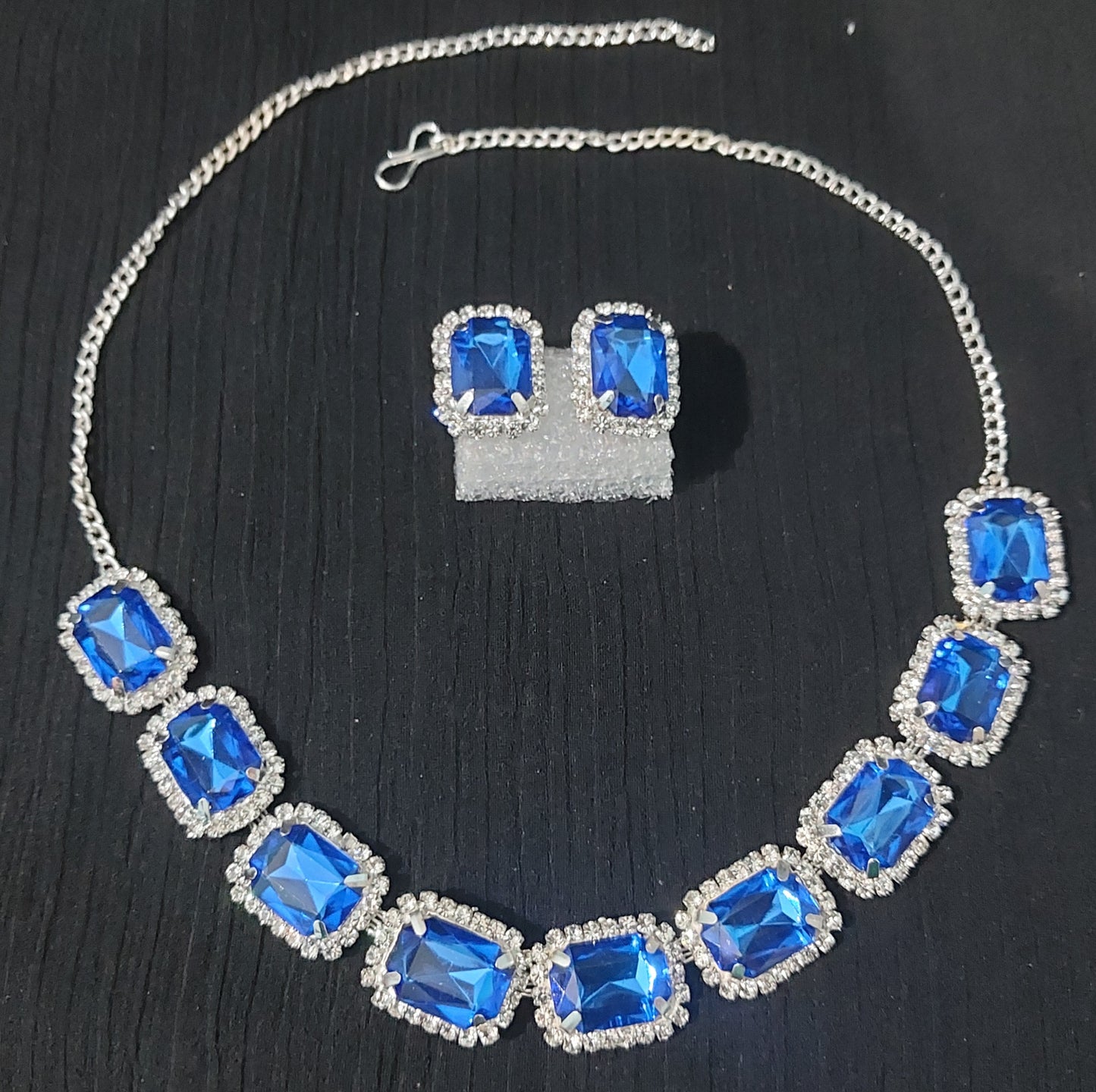 Silver AD Blue necklace with earrings