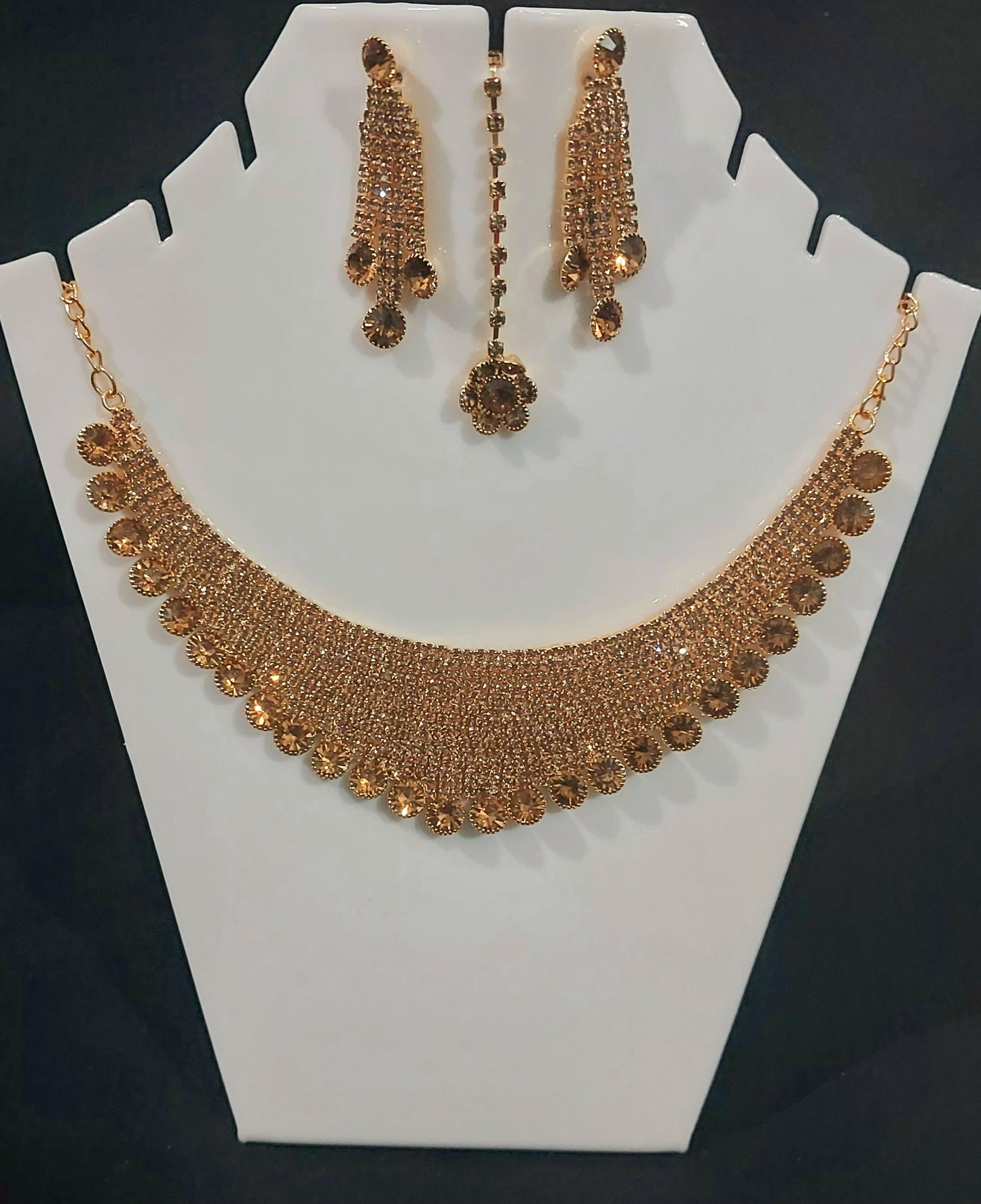 AD stones & Matt finished kundan gold shade necklace & earrings