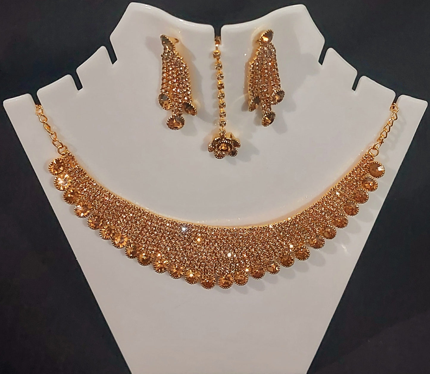 AD stones & Matt finished kundan gold shade necklace & earrings