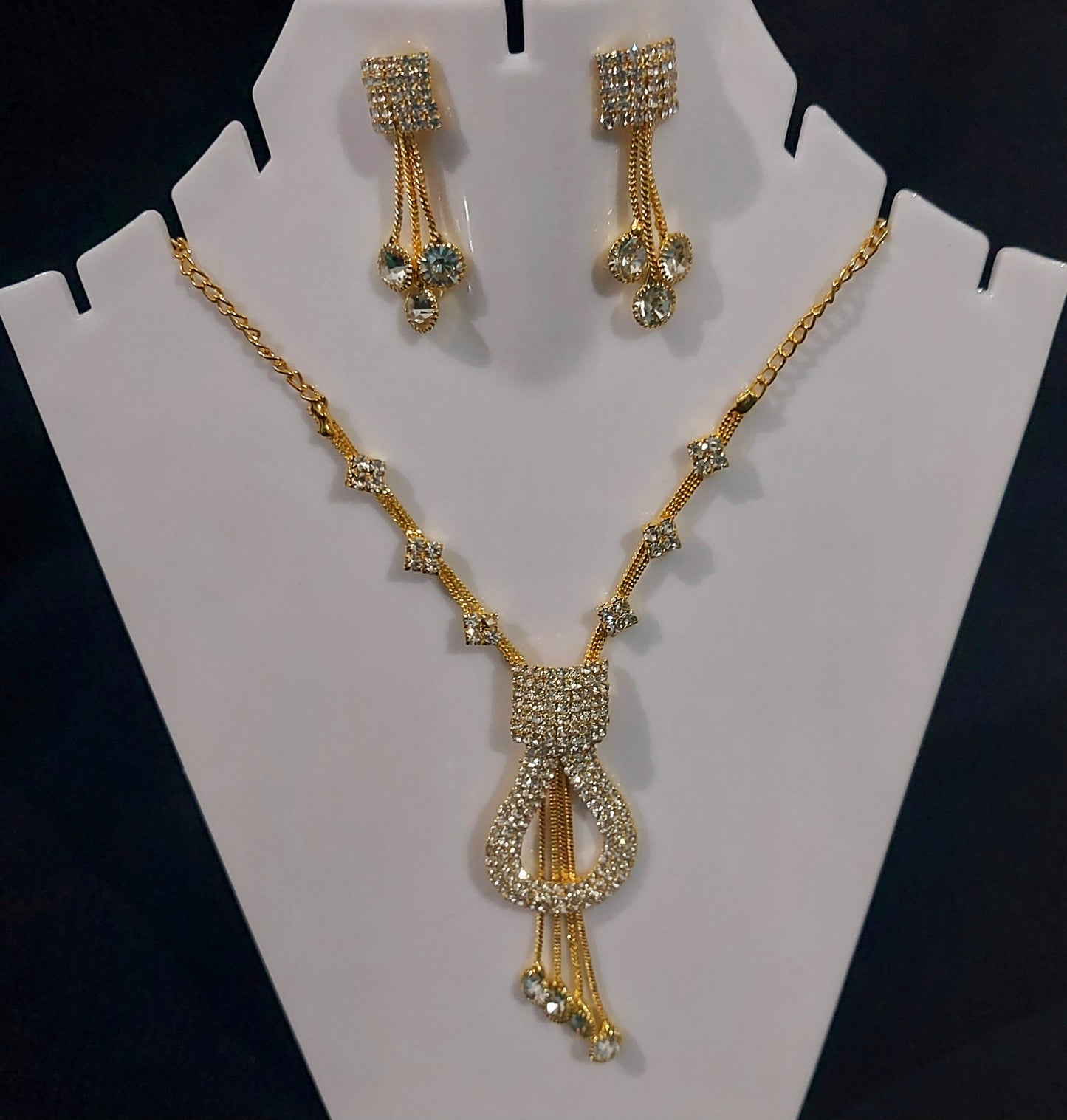 AD stones gold necklace & earrings