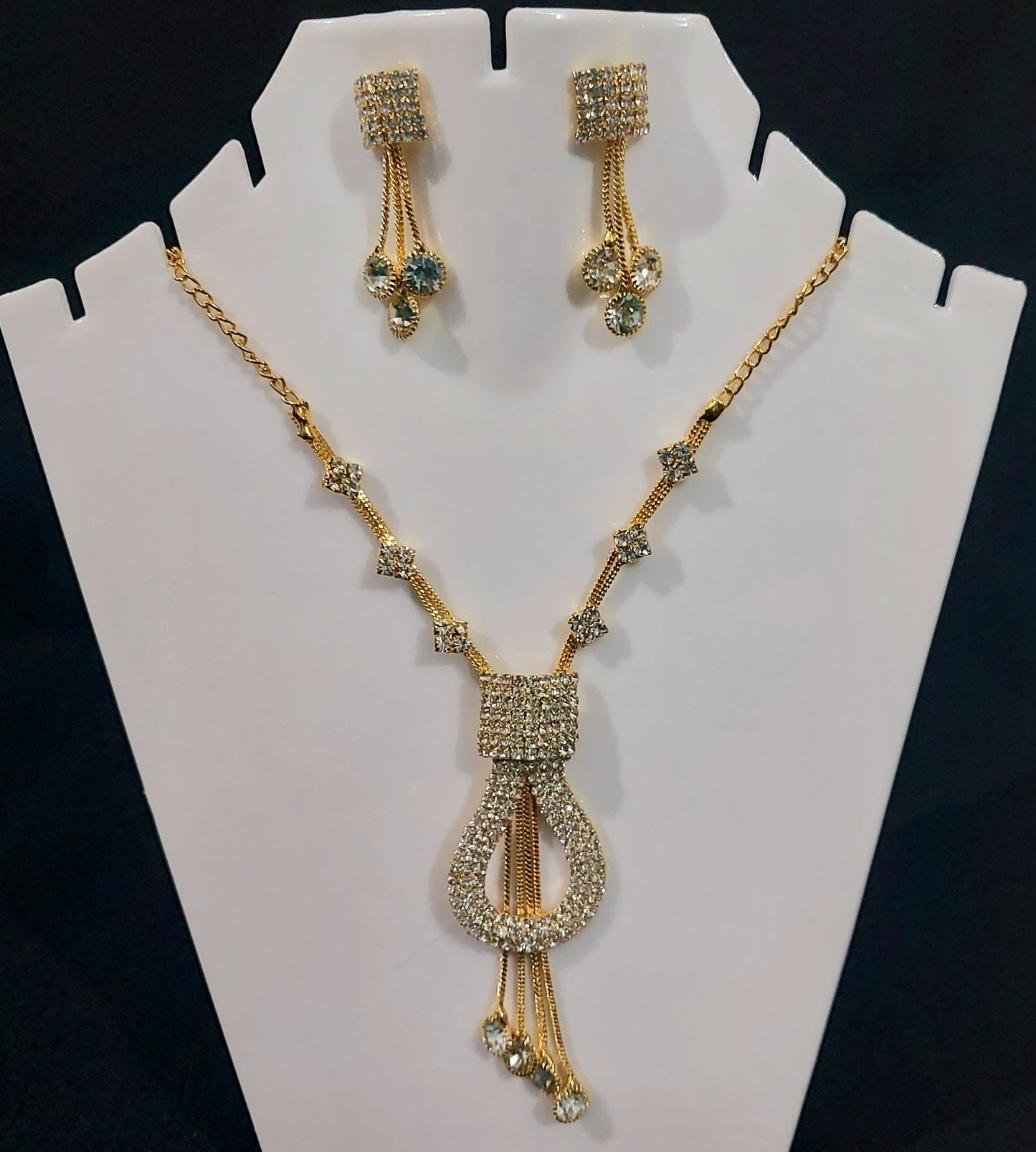 AD stones gold necklace & earrings