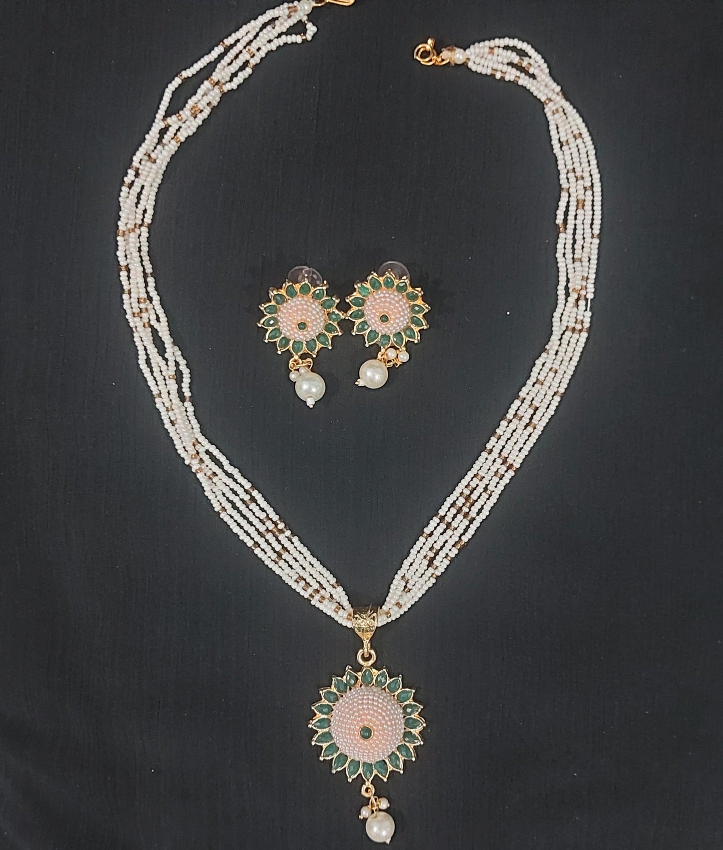 Matt finished kundan seed bead & pearl necklace &earrings