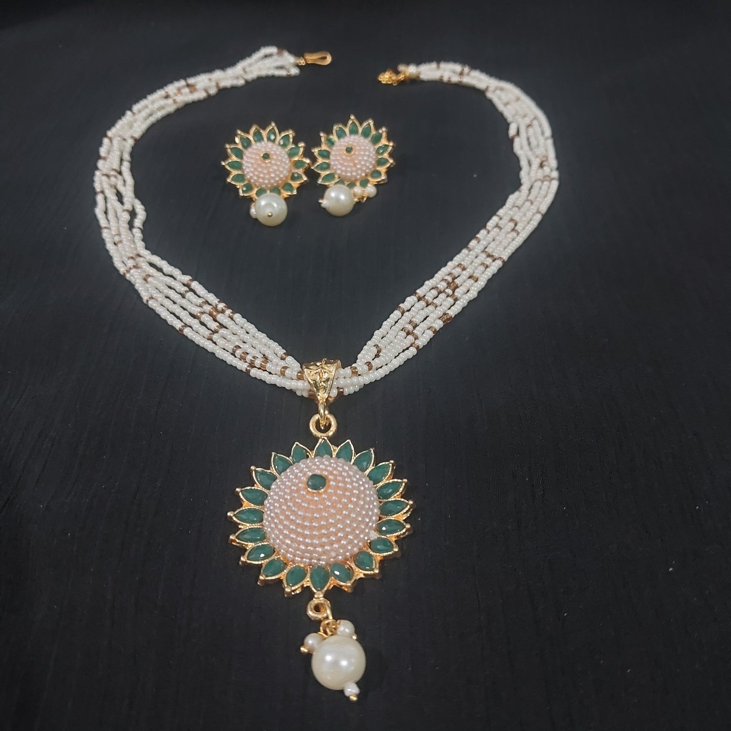 Matt finished kundan seed bead & pearl necklace &earrings