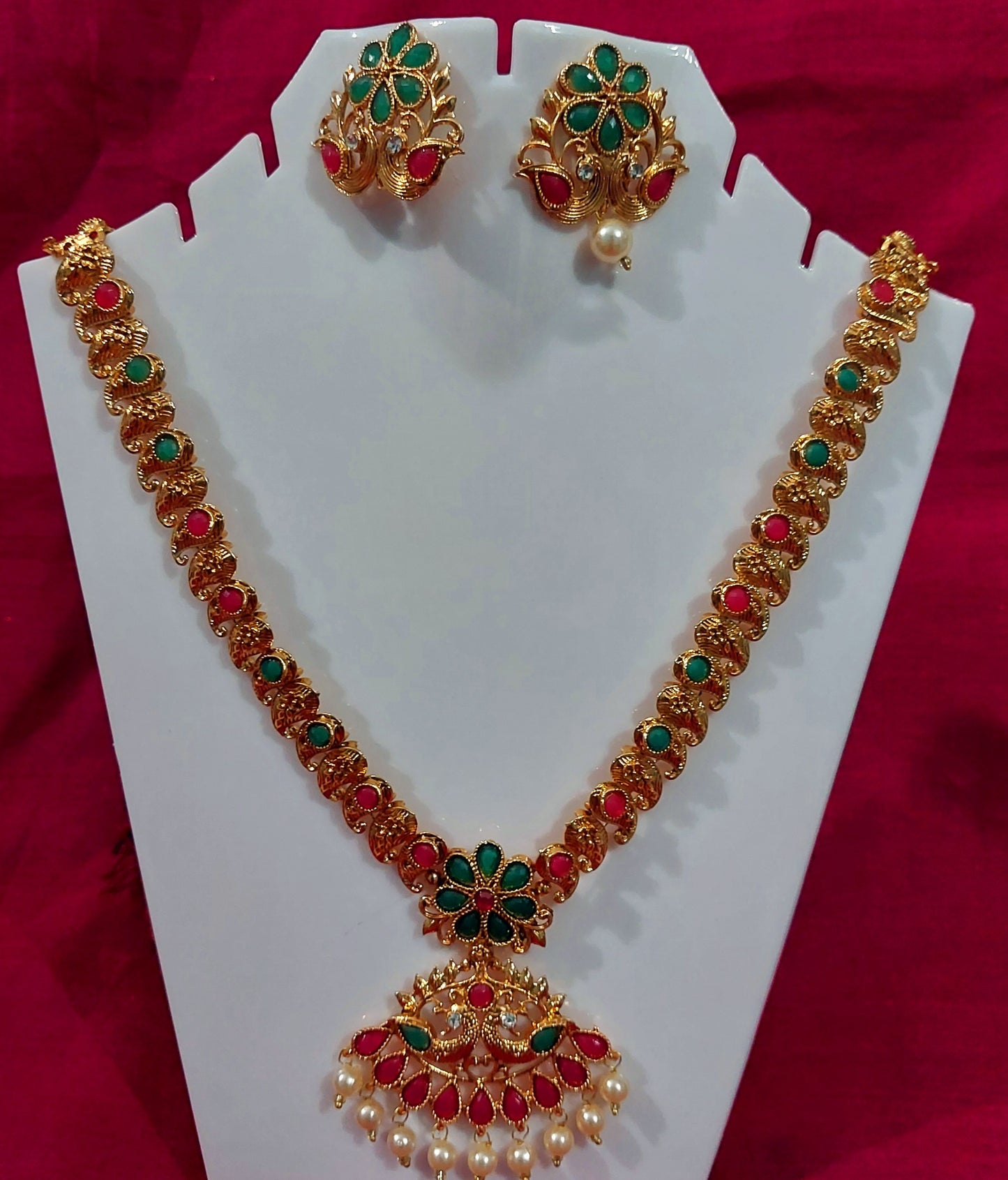 Matt finished kundan gold long  necklace & earrings